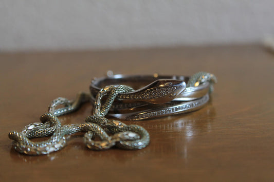 Est-il bon de porter des bijoux serpent ?
