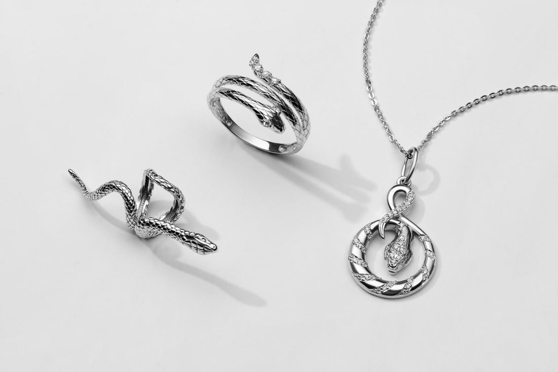 Comment porter une bague serpent 